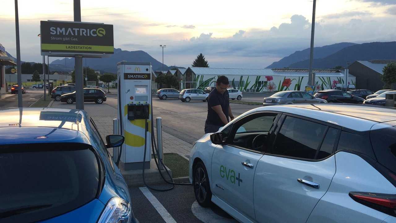 Non solo i veicoli non elettrici ma anche quelli già carichi sono fuorilegge
