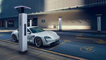 Porsche-Tesla, il duello ha inizio