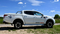 Mitsubishi L200 Over Rock