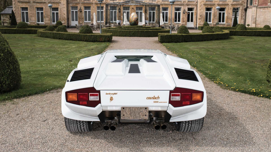Altın kaplamalı Lamborghini Countach
