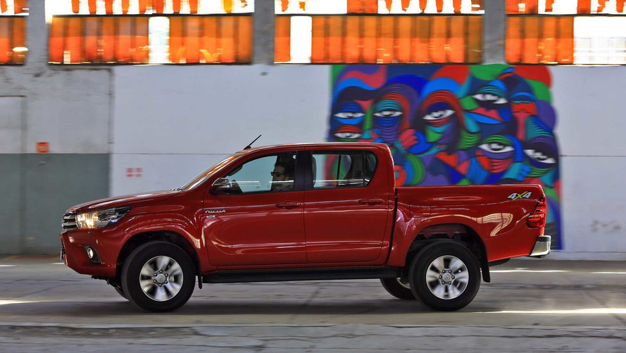 Comparativo - Chevrolet S10 2.5 AT vs. Toyota Hilux 2.7 AT