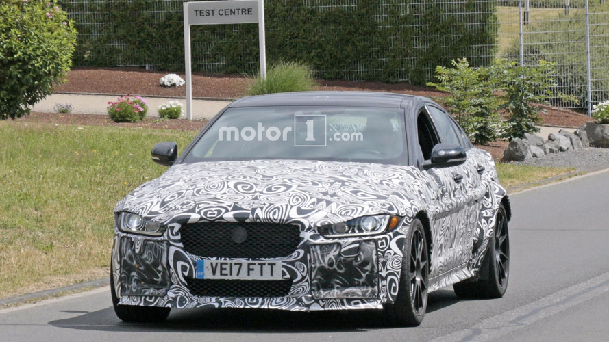 Güçlü Jaguar XE casus fotolar
