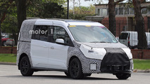 Makyajlı Ford Transit Connect casus fotoğrafları