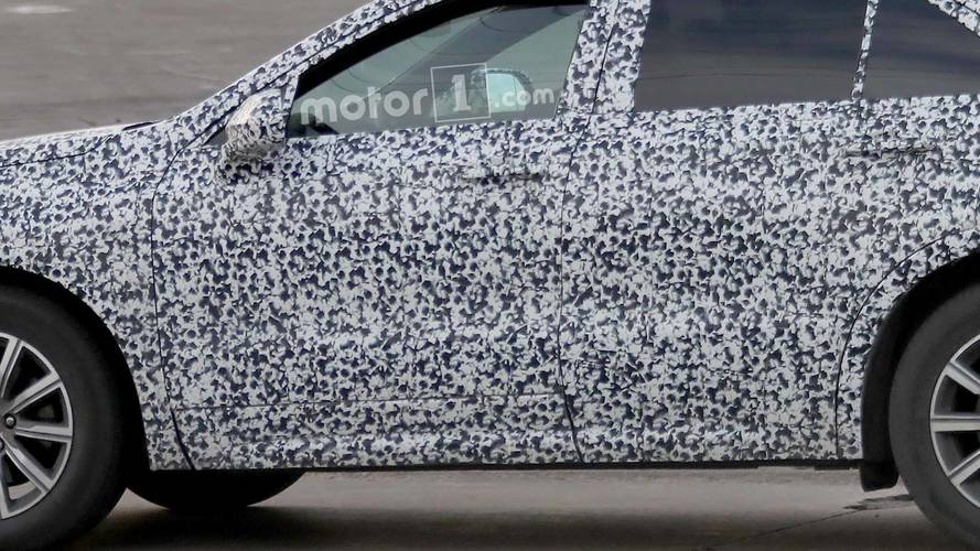 2019 Cadillac XT4 Spy Photo