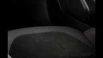 Alfa Romeo Stelvio Quadrifoglio, gli interni in alcantara 002