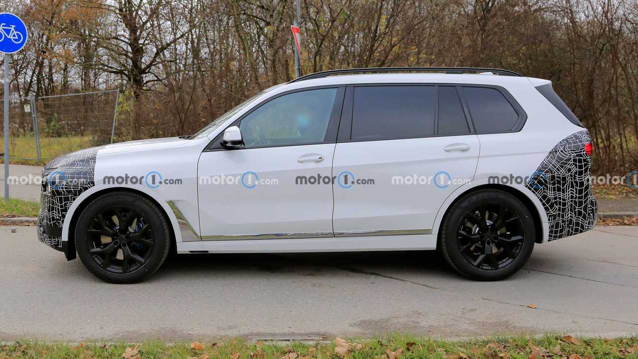 2022 BMW X7 facelift foto spia