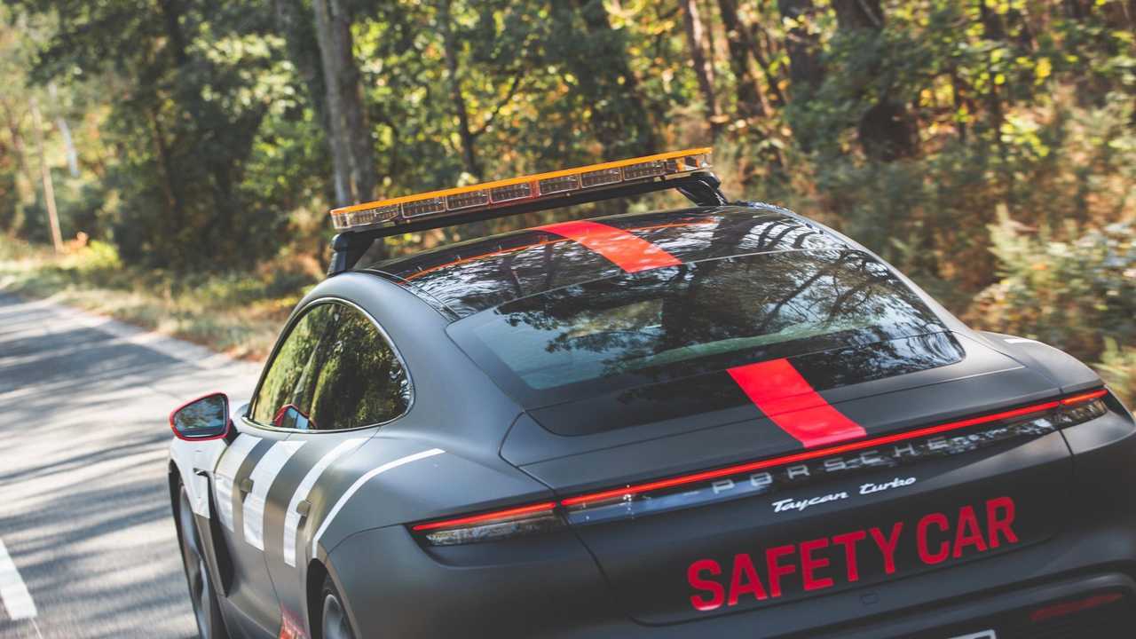 Porsche taycan Safety Car