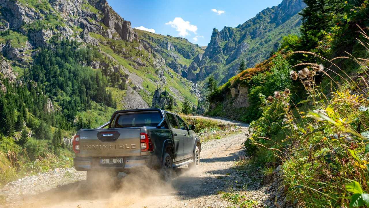 Toyota Hilux Invincible
