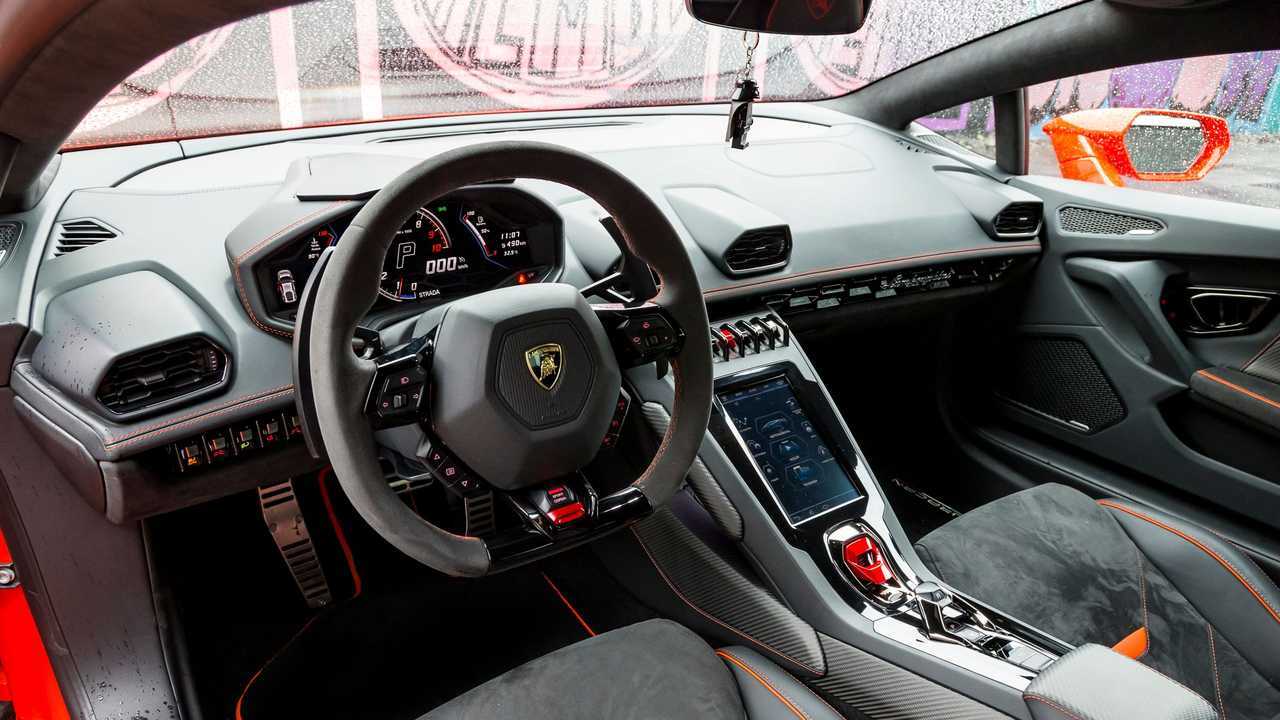 Lamborghini Huracan кнопки