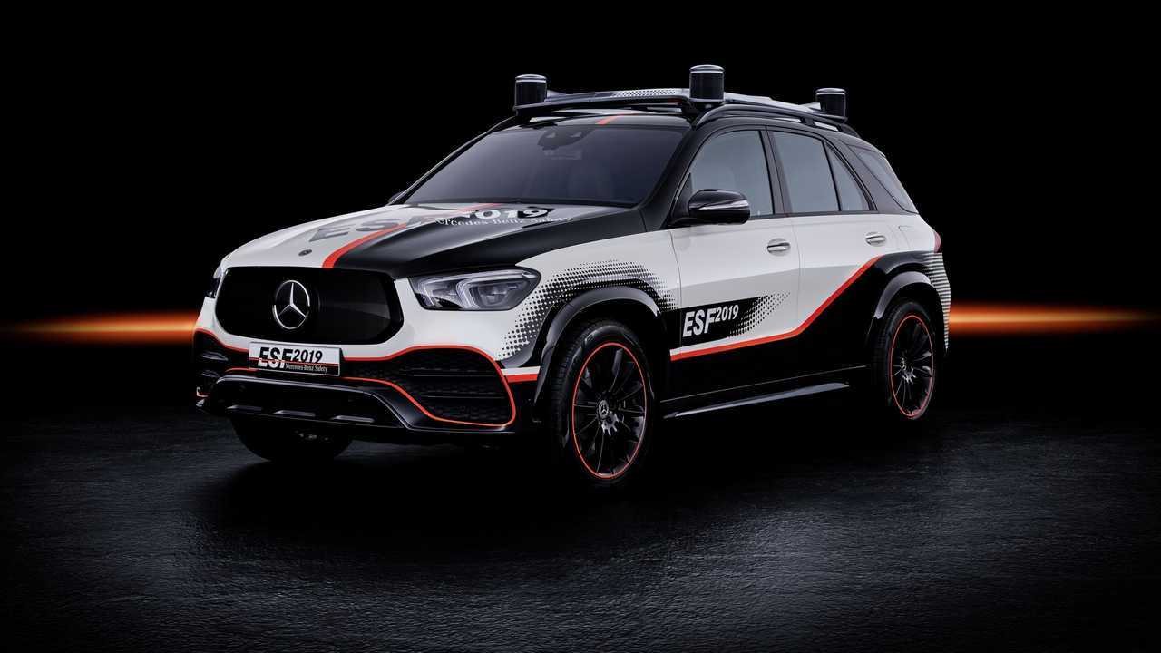 Экспериментальная машина безопасности Mercedes-Benz