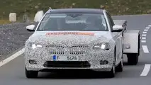 Skoda Superb facelift spy photo