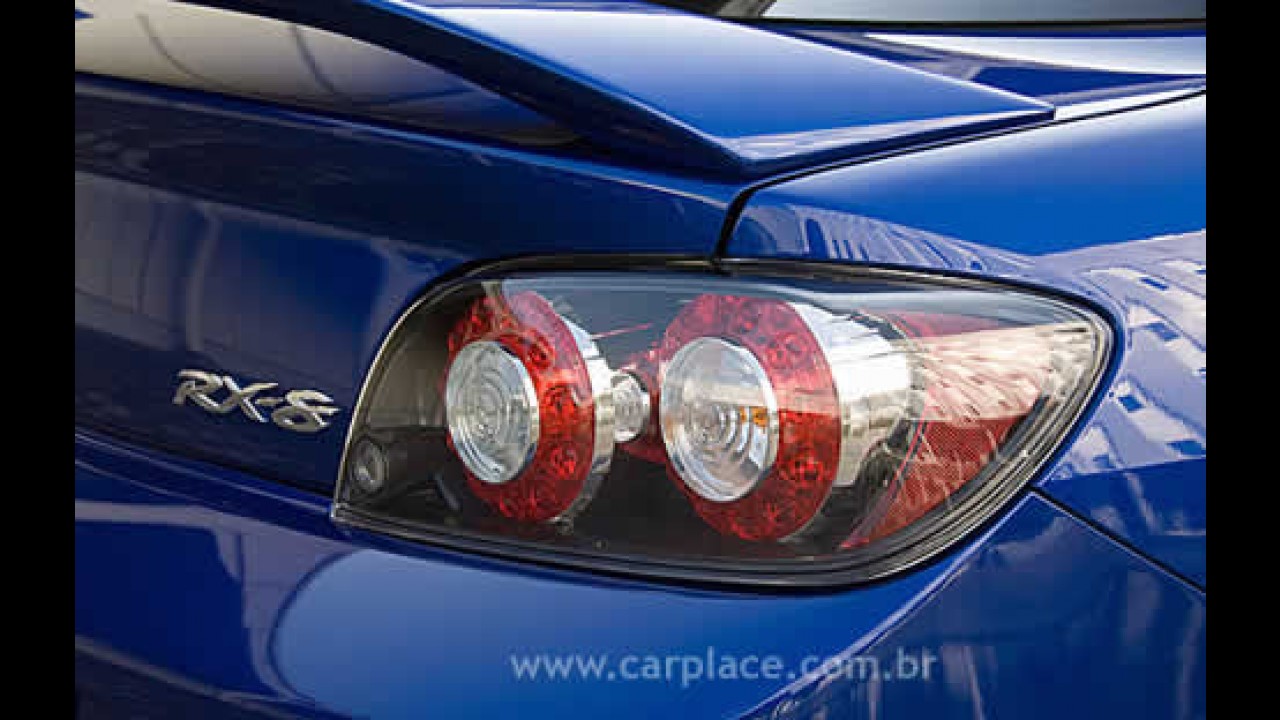 Mazda apresenta o modelo 2009 do seu carro esportivo RX-8 com novidades