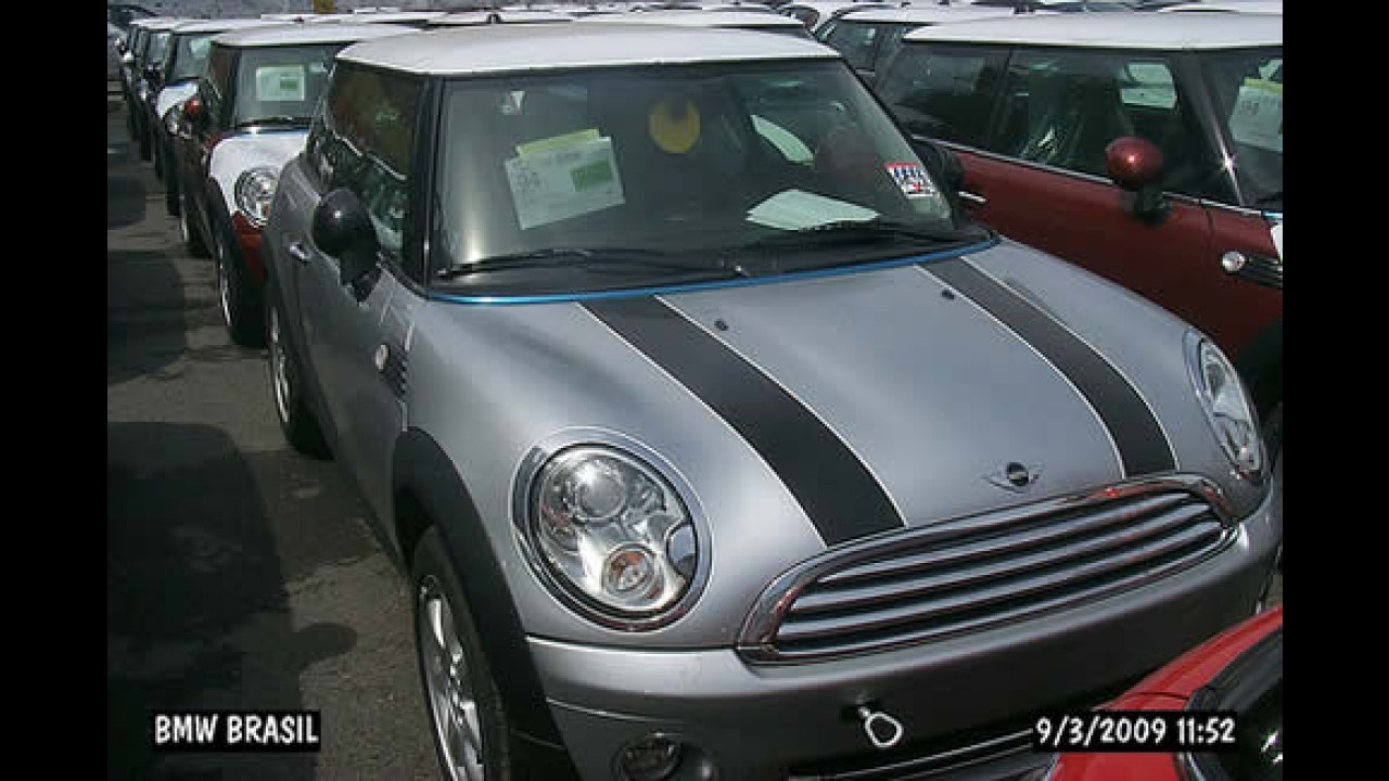 BMW inicia campanha do MINI no Brasil com fotos do desembarque em Santos
