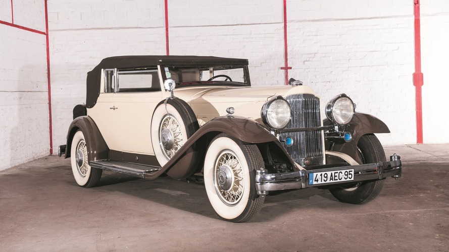 Lot 45 - 1932 Packard 904 dans le style Convertible Victoria par Rollston