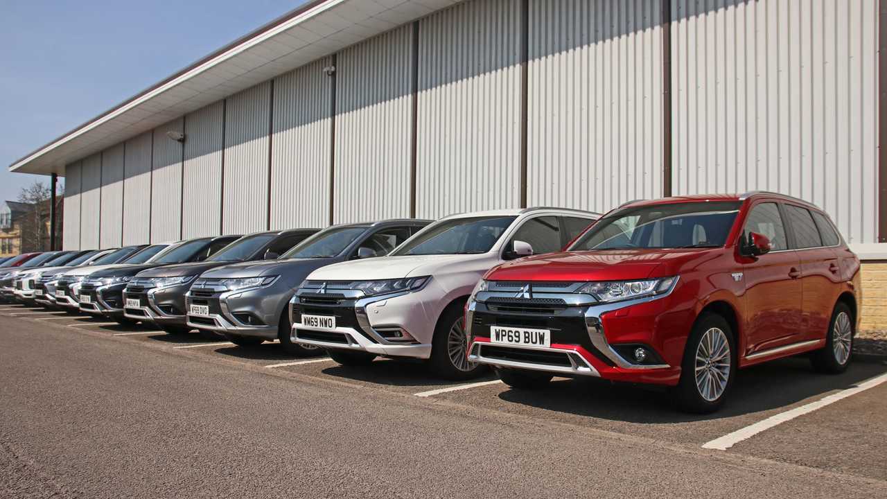Mitsubishi supports Met police with Outlander PHEVs