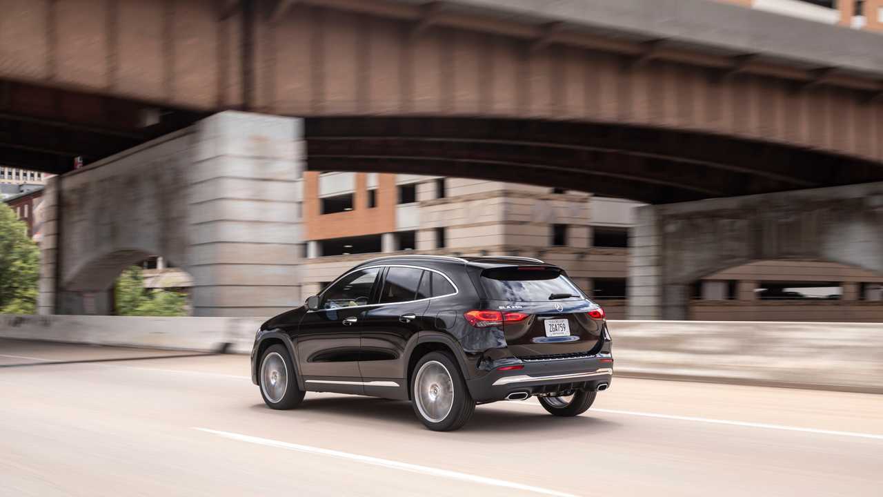 2021 Mercedes-Benz GLA-Class rear action dynamic city