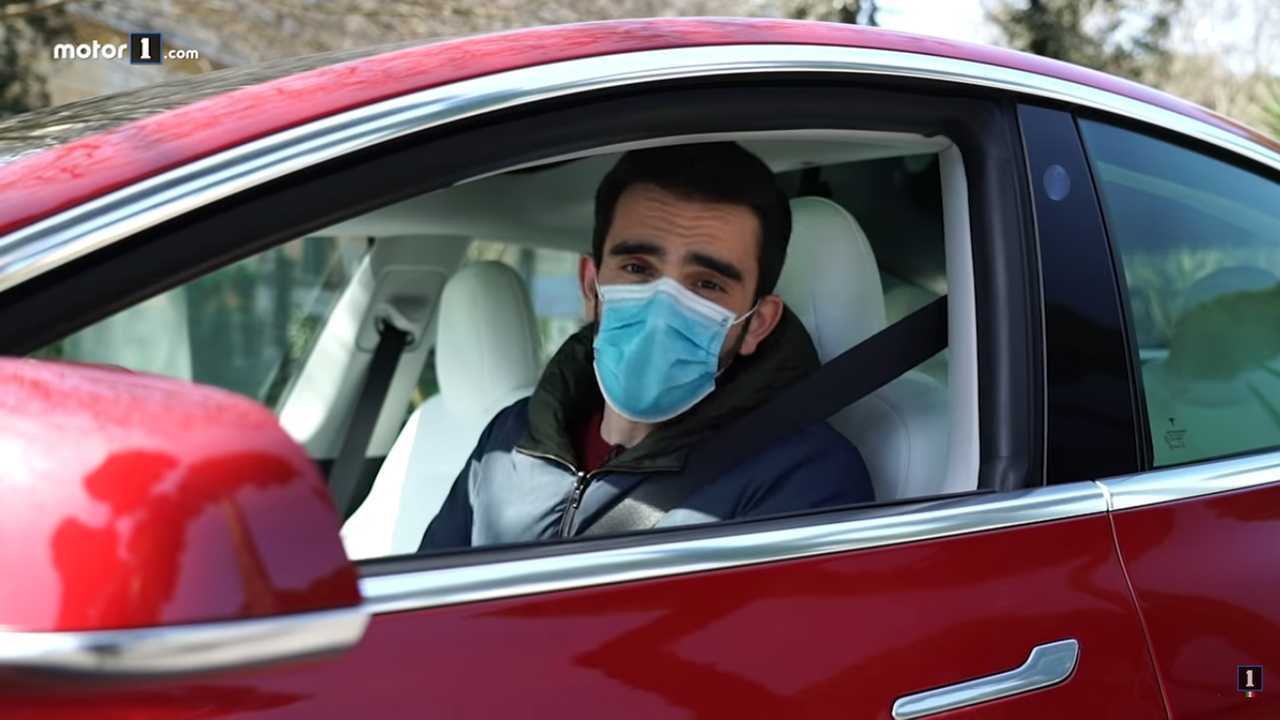 Mascherine in auto, sono utili o no?