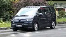 VW Transporter T7 neues Spionagefoto (vordere drei Viertel)