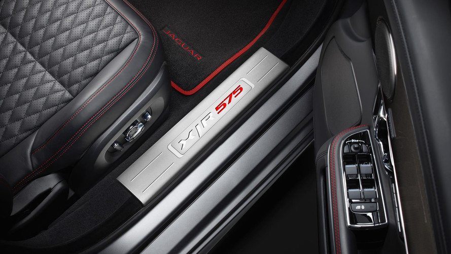 Jaguar XJR575 revealed