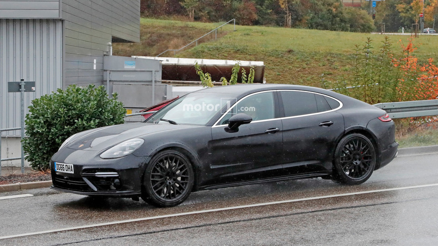 Bentley Flying Spur, Porsche kılığında görüntülendi