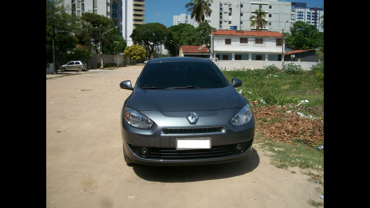 VOZ DO DONO: Leitor avalia Renault Fluence Dynamique