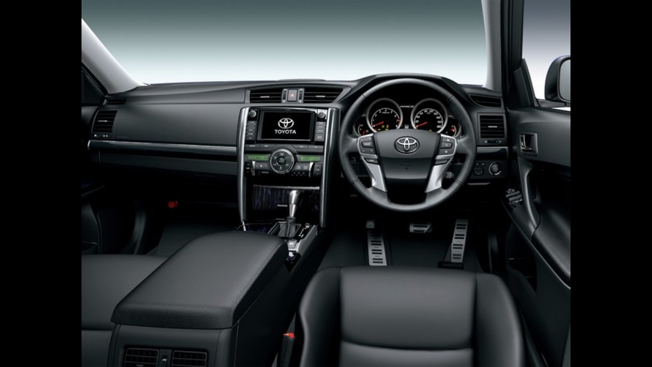 Toyota Mark X 2013 - Versão japonesa do Camry ganha visual renovado