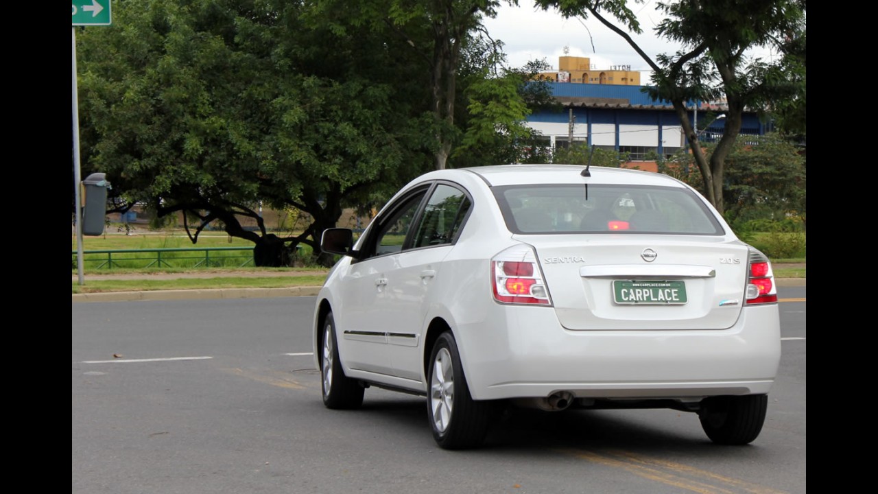 Garagem CARPLACE: Dirigindo o Nissan Sentra - Comportamento na cidade e na estrada