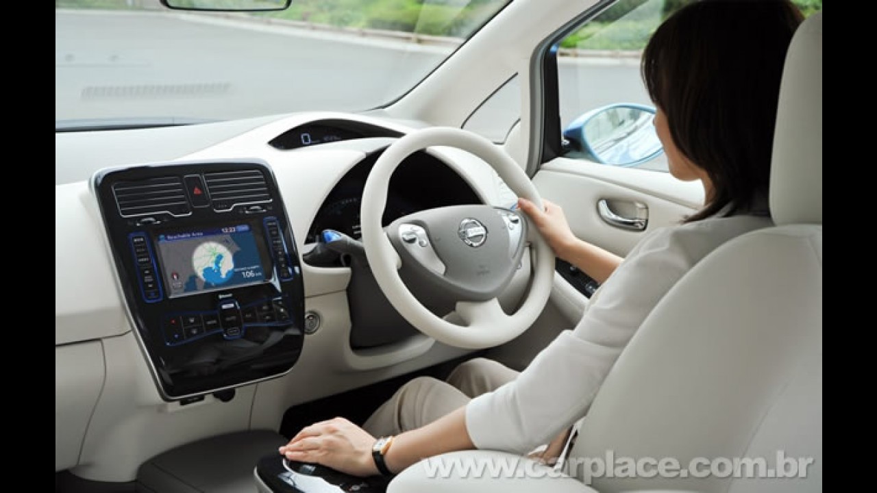 Salão do Automóvel: Nissan confirma presença do elétrico LEAF
