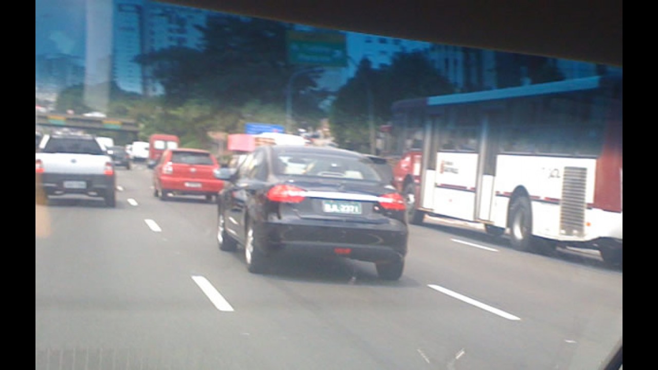Leitor flagra JAC J5 Sedan rodando em SP