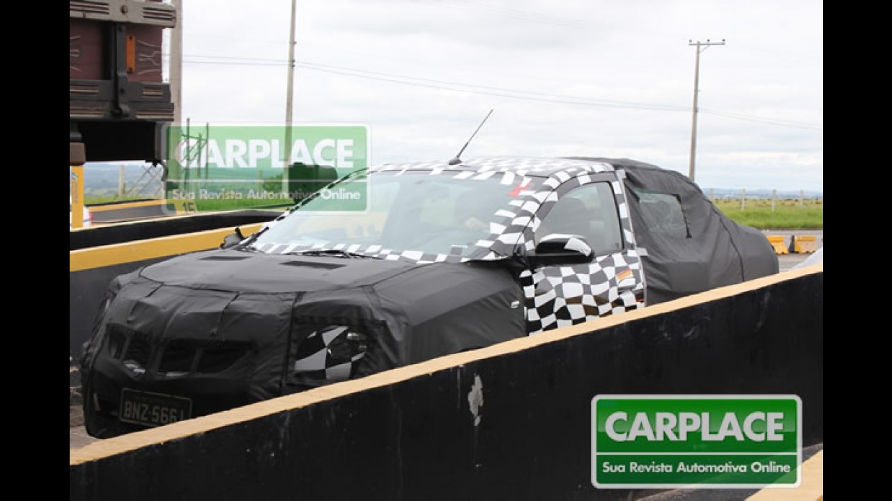 Flagramos o Novo Chevrolet Cobalt camuflado em SP - Fotos de todos os ângulos