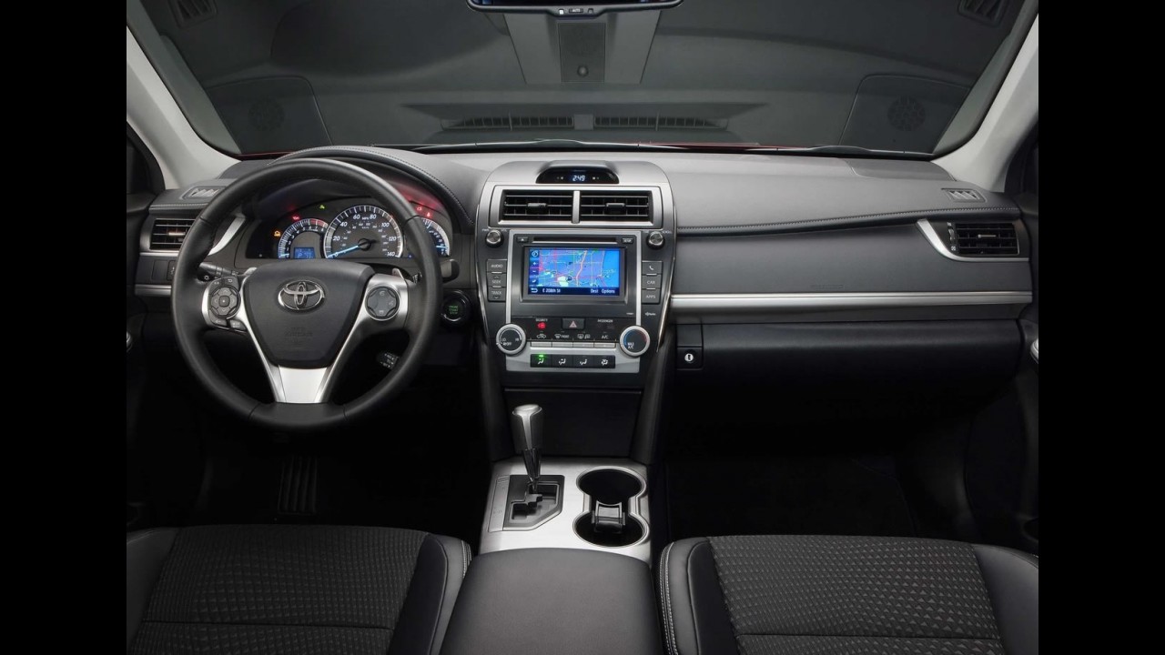 Toyota Corolla XRS e Novo Camry chegam mês que vem