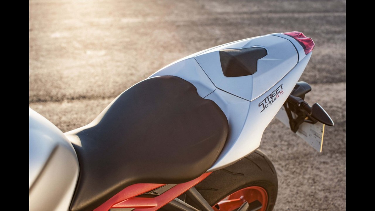 Salão de Colônia: Triumph mostra Street Triple RX 2015 com visual mais esportivo
