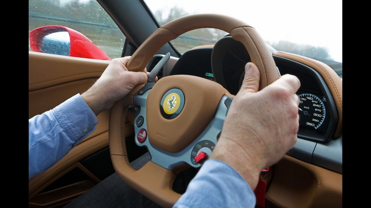 Ferrari 458 Italia: Veja fotos e vídeo do modelo rodando na Holanda
