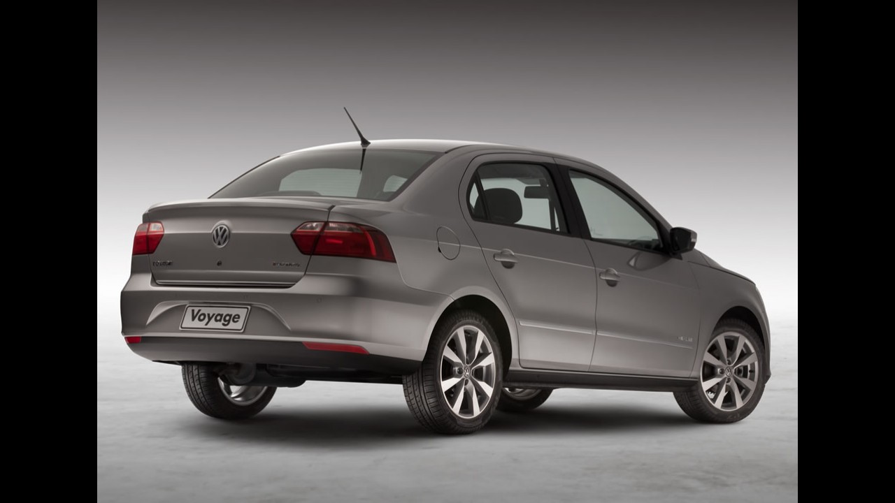 Corolla passa Civic e Voyage supera Siena na 1ª quinzena de abril