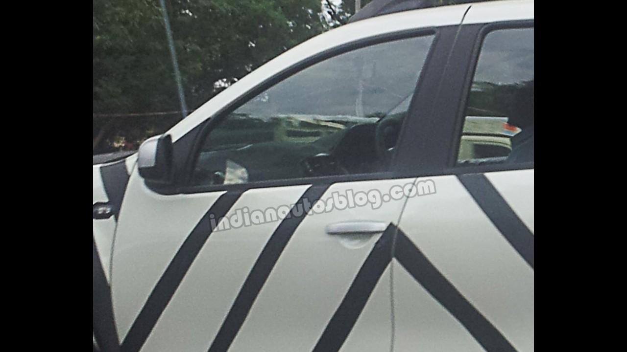 Flagra: Nissan Terrano é pego em teste na Índia