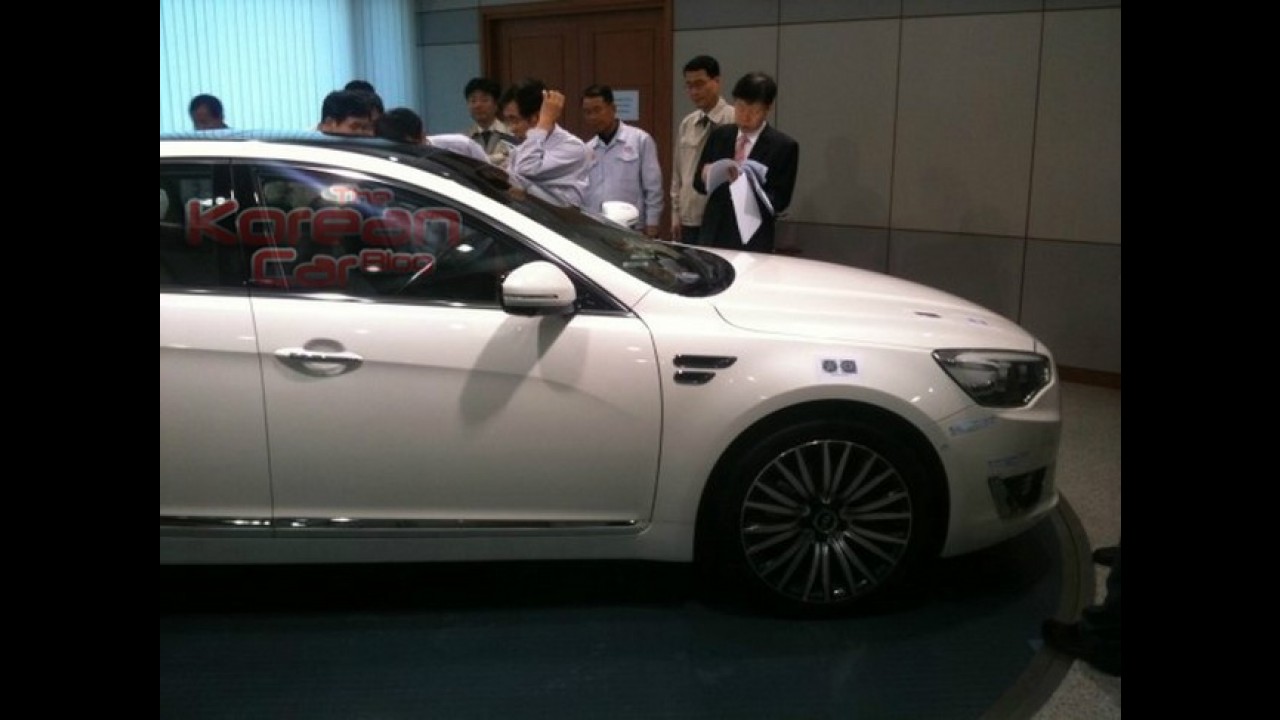 Novo Kia K7 (Cadenza) é visto sem camuflagem pela primeira vez