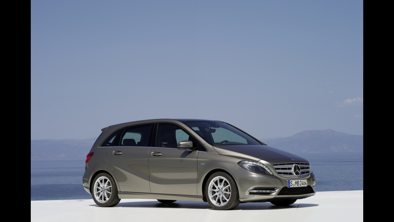 Mercedes-Benz apresenta oficialmente primeiros detalhes da Classe B 2012 - Veja fotos