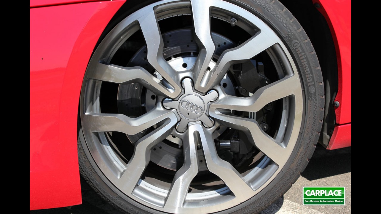 Audi R8 5.2 FSI V10 quattro: Andamos a mais de 200 km/h com o superesportivo