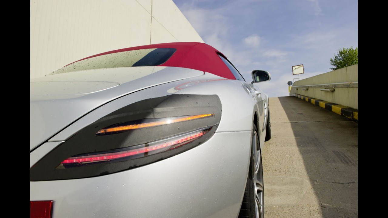Mercedes-Benz divulga imagens oficiais do SLS Roadster