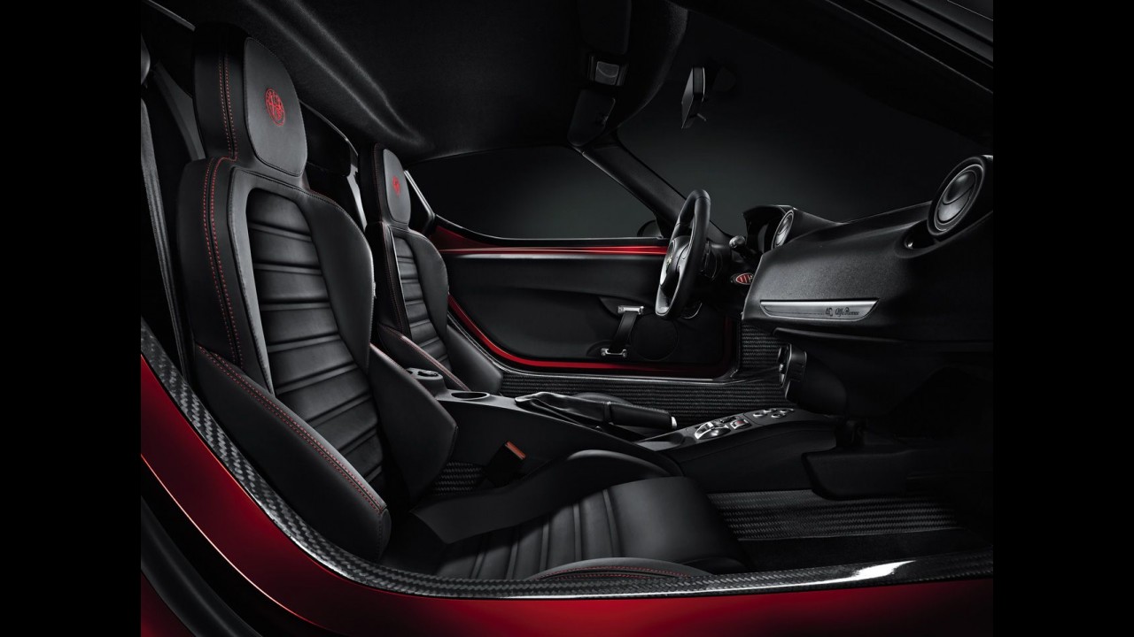 Alfa Romeo divulga novas imagens do esportivo 4C - Veja detalhes do interior