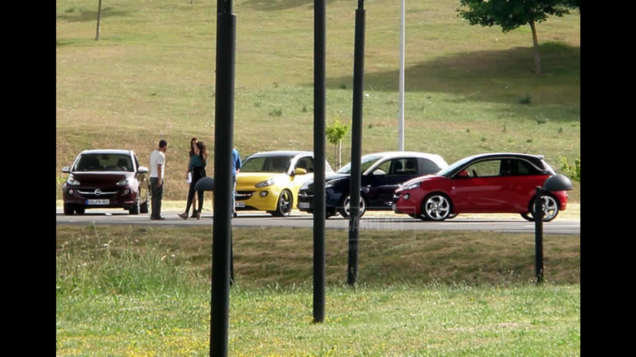 Novo Opel Adam é flagrado sem camuflagem - Visual mescla "concorrentes"