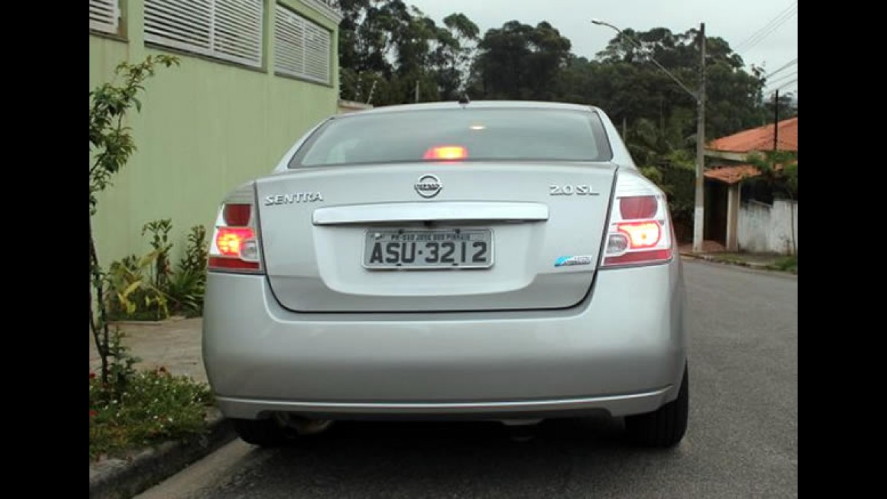 Garagem CARPLACE: Detalhes do acabamento interno, equipamentos e som do Nissan Sentra