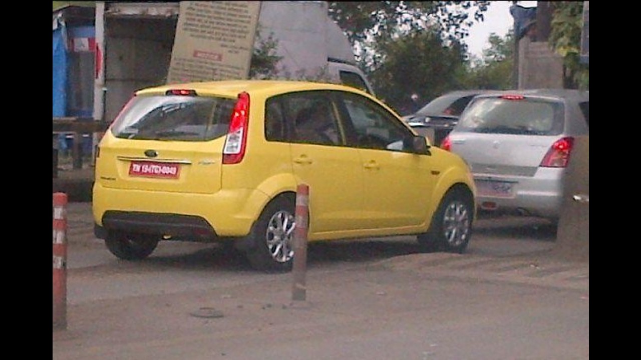 Ford Figo reestilizado é flagrado sem camuflagem na Índia