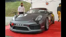 Der Renn-Cayman für die Weltbühne