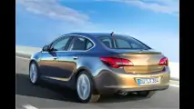 Astra kommt mit Stufenheck