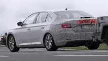 Skoda Superb facelift spy photo