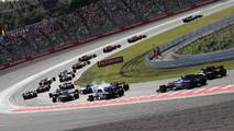Départ : Lewis Hamilton, Mercedes AMG F1 W08 mène