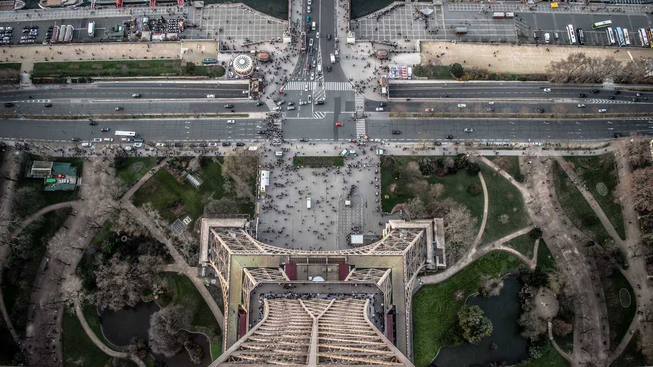 architecture-road-traffic-street-city-eiffel-tower-1176030-pxhere.com
