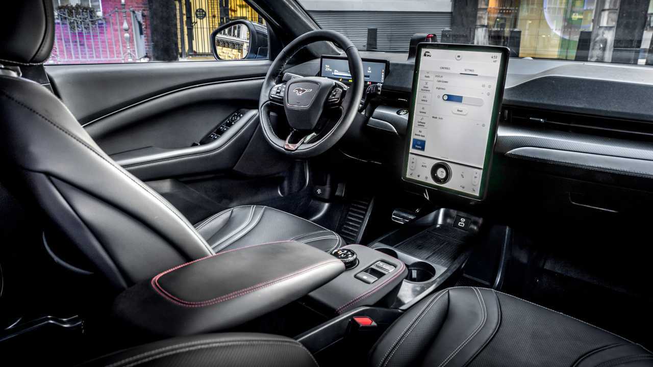 Mustang Mach-e a bordo per le vie di Londra