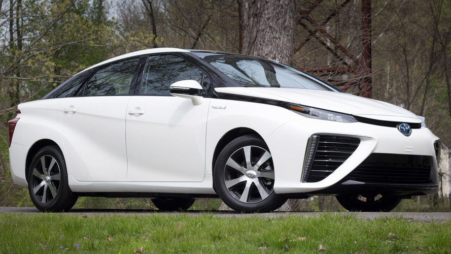 2017 Toyota Mirai: Review